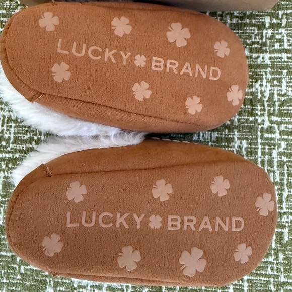 NEW in box Lucky Brand Baby Moccasins Baby Size 3 Brown/White faux fur suede - Picture 4 of 15